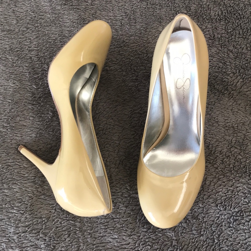 Jessica Simpson nude pumps